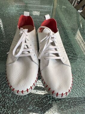 Limits women White Leather Casual Lace-Up Shoes with Red Accents 37